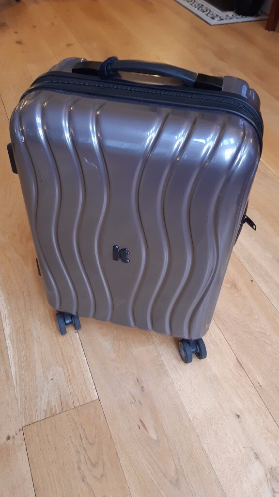 small wheelie case